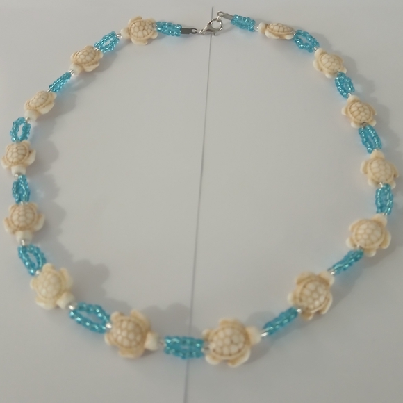 Jewelry - Blue and Cream Floral Necklace
